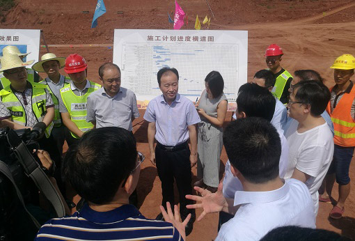 資陽(yáng)市市委副書(shū)記、市長(zhǎng)陳吉明赴建設(shè)公司承建嬌子大道西延線及綜合整治項(xiàng)目調(diào)研指導(dǎo)工作