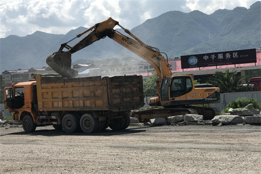 廣陜高速公路中子服務(wù)區(qū)場(chǎng)壩路面病害處治工程正式進(jìn)場(chǎng)施工