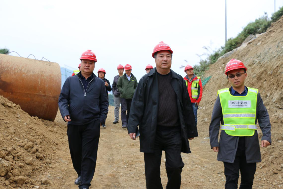 省交通運輸廳工程質(zhì)量監(jiān)督局督查瀘黃路改擴(kuò)建試驗段工作