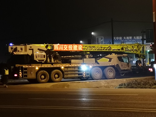 成樂高速擴(kuò)容E1項(xiàng)目主線右幅橋梁梁板集中架設(shè)順利完成