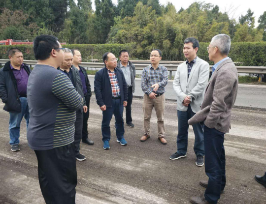 公司董事郜進良一行赴G5京昆高速綿廣段路面中修工程現(xiàn)場調(diào)研指導工作