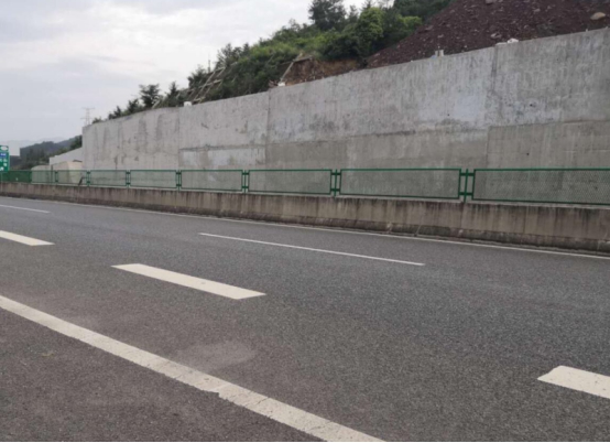 廣陜、廣巴高速公路連接線東壩互通K4+700左側(cè)順層滑坡處治工程順利完工