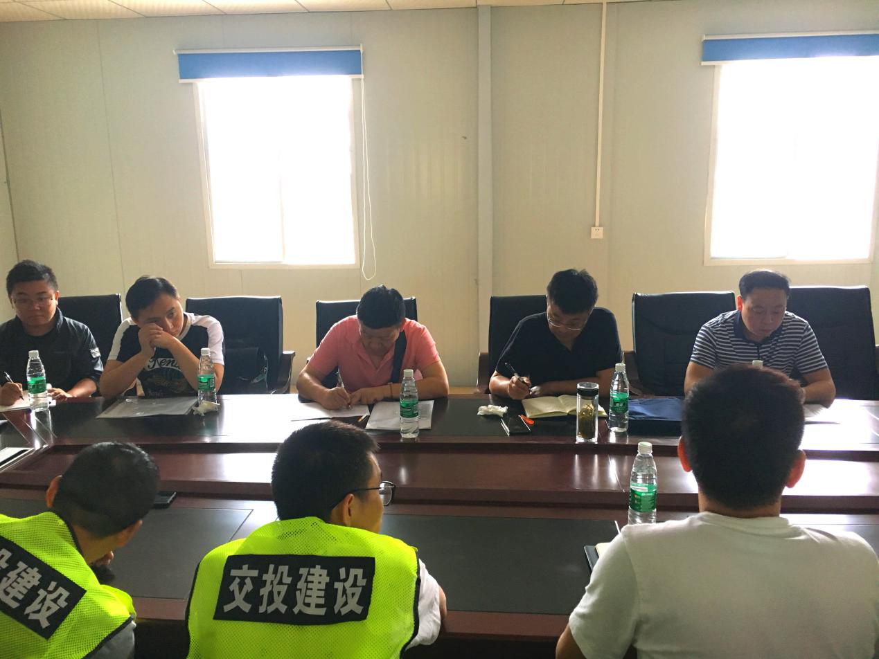 公司副總經(jīng)理何騰一行對成樂擴(kuò)容建設(shè)項目E2-SG2項目經(jīng)理分部進(jìn)行半年工作大檢查