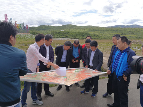 集團(tuán)公司黨委副書記、副董事長、總經(jīng)理馮文生 赴久馬高速項目調(diào)研指導(dǎo)工作