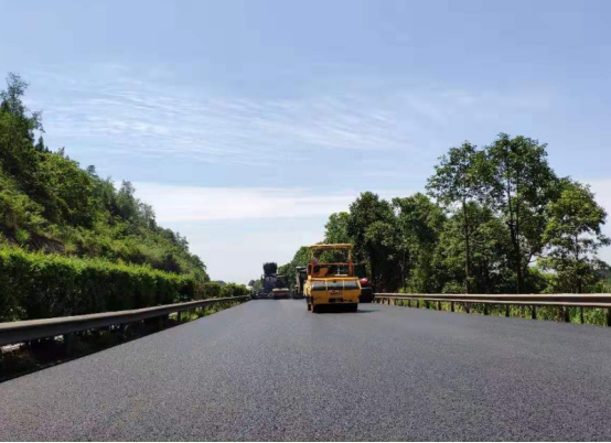 G5京昆高速公路綿廣段路面維修工程二階段（進(jìn)川向）路面坑凼修補(bǔ)任務(wù)順利完成
