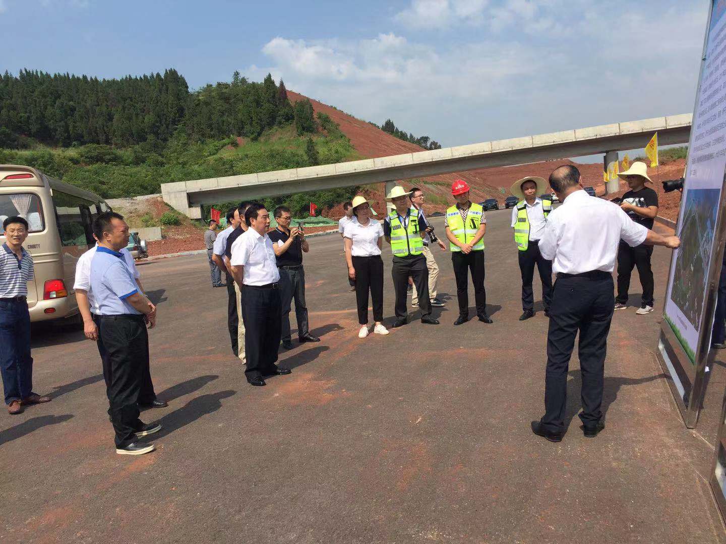 資陽市市委書記廖仁松調(diào)研嬌子大道西延線建設項目
