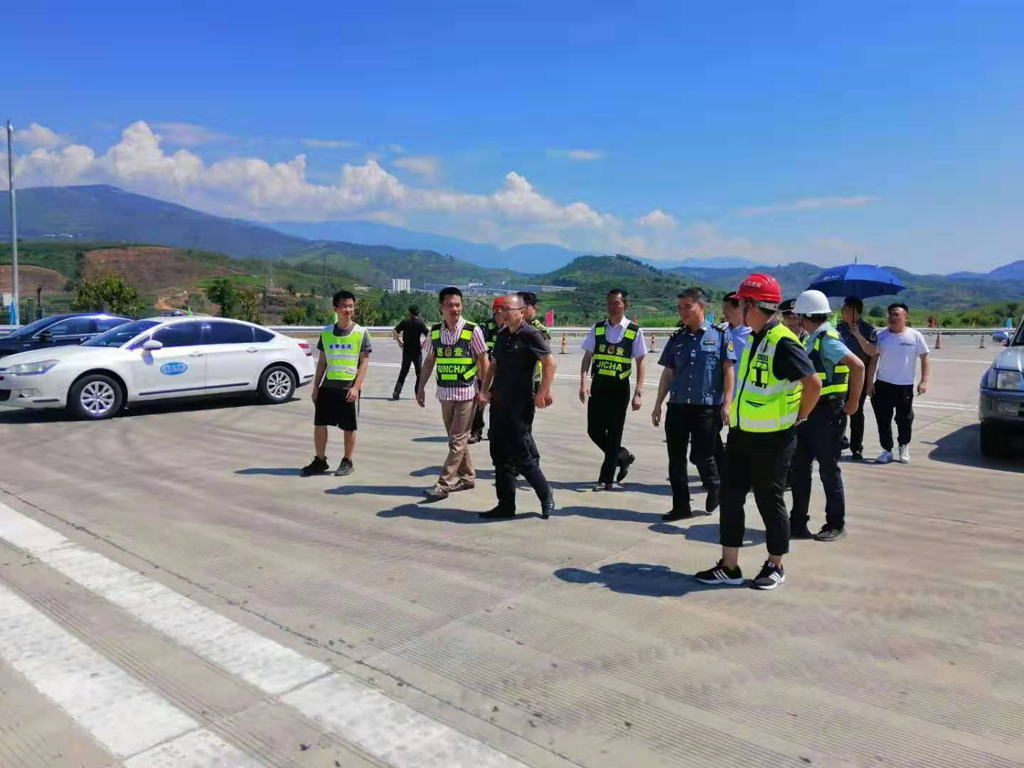 廳高管局總工程師張敏調(diào)研麗攀高速石龍壩省界收費站拆除工程