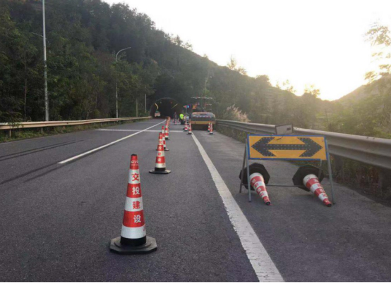 G65達(dá)陜高速公路2019年路面病害處治工程試驗(yàn)段正式進(jìn)場施工
