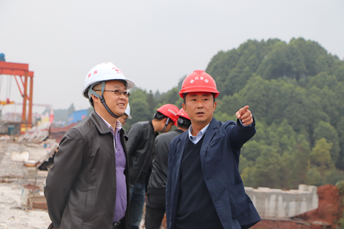 公司黨委委員、工會主席鄭植一行赴成宜高速項目部檢查勞動競賽開展情況
