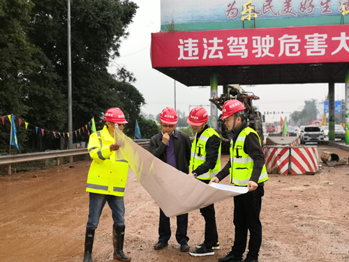 公司黨委委員、工會(huì)主席鄭植赴成樂(lè)高速擴(kuò)容建設(shè)項(xiàng)目E2-SG2項(xiàng)目經(jīng)理分部調(diào)研勞動(dòng)競(jìng)賽開(kāi)展情況