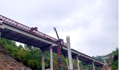 公司仁沐新LJ22標廖灣大橋右線順利貫通.jpg