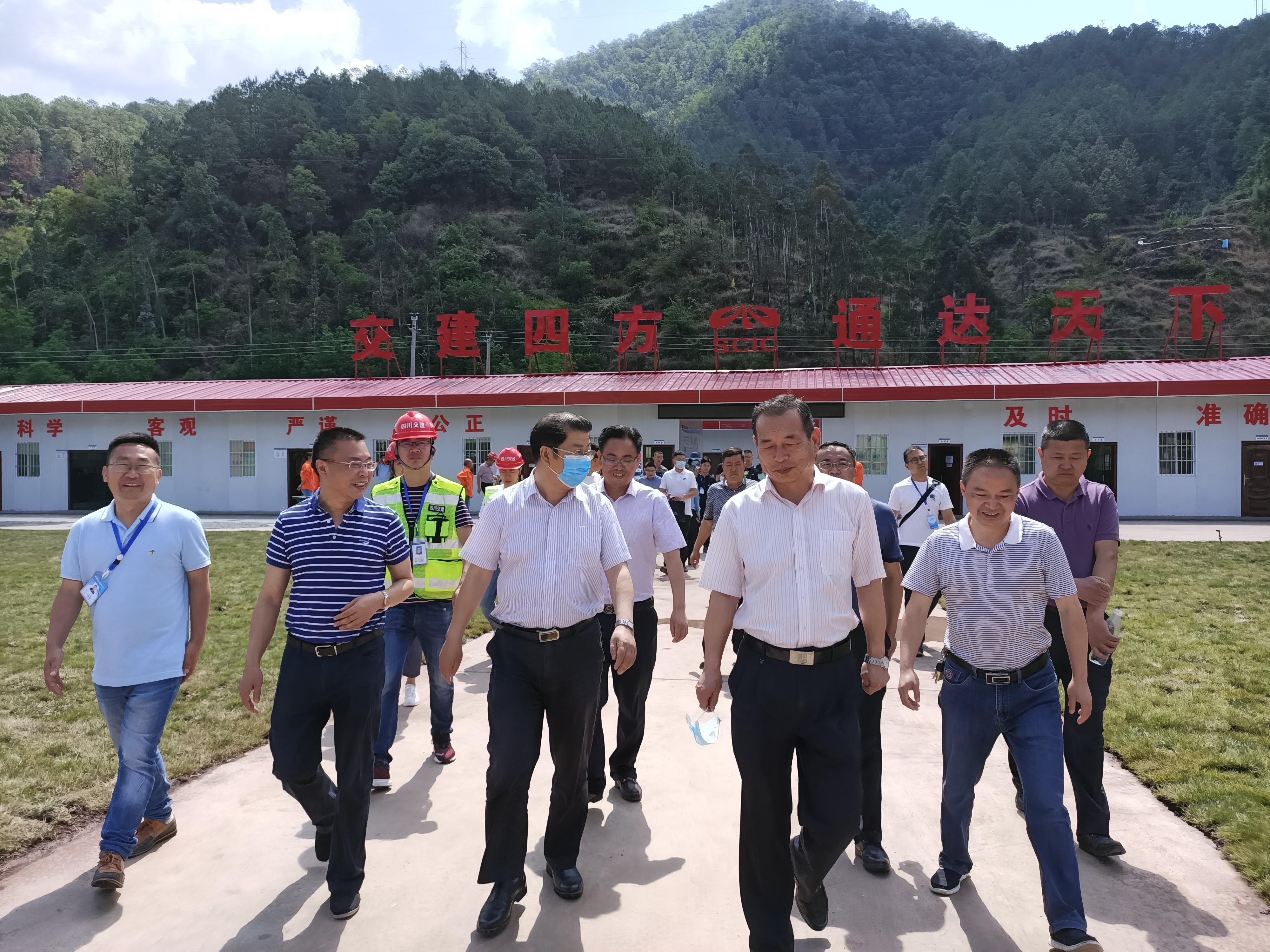 涼山州常務(wù)副州長(zhǎng)蔣剛調(diào)研 德會(huì)TJ1-3項(xiàng)目部K48智慧場(chǎng)站