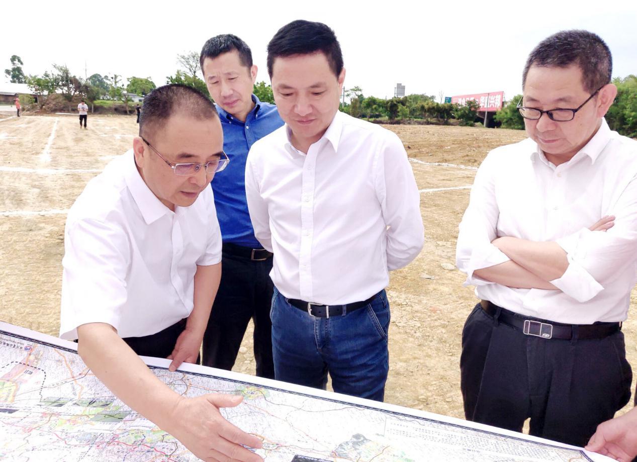 集團(tuán)公司黨委副書記、副董事長、總經(jīng)理周黎明 深入成綿擴(kuò)容項(xiàng)目開展規(guī)劃調(diào)研