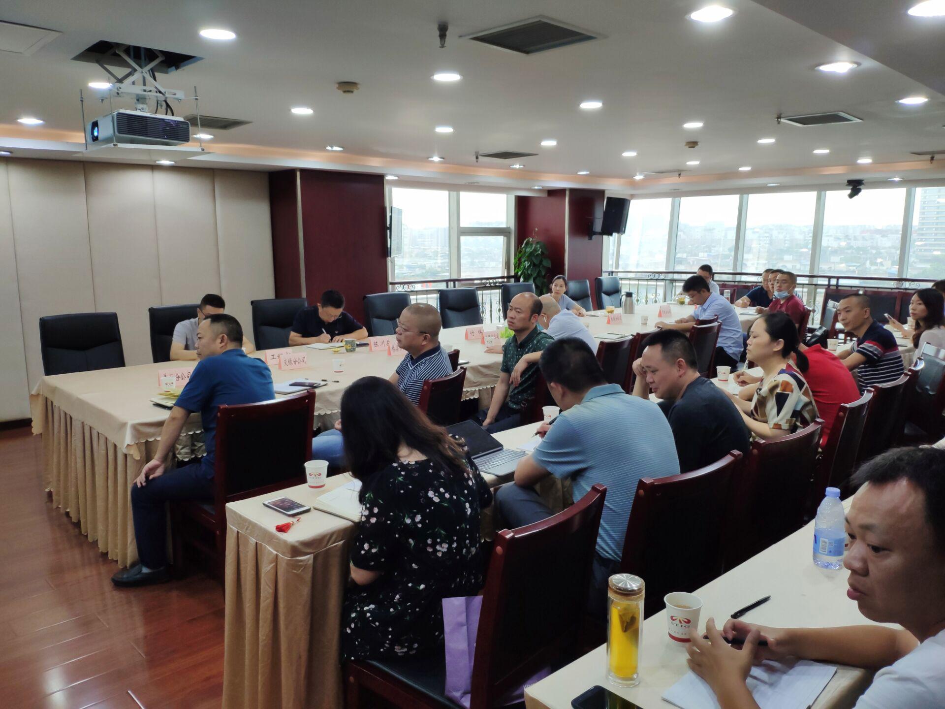 公司組織召開(kāi)3D智能攤鋪機(jī)自動(dòng)控制系統(tǒng)應(yīng)用推廣會(huì)