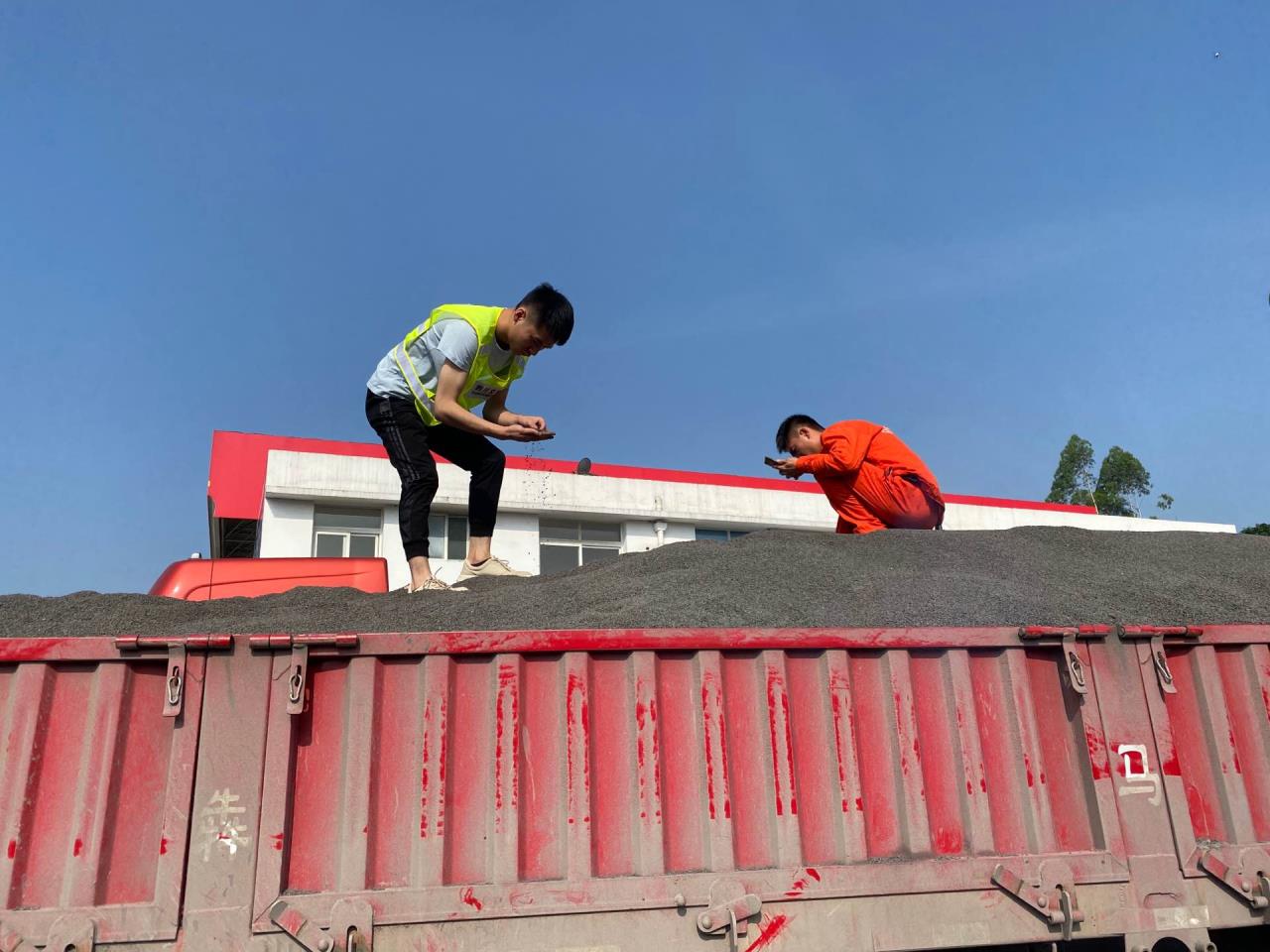 目測(cè)材料外觀.jpg