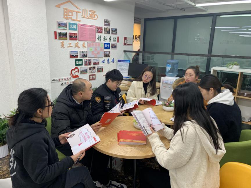 法治讀書會   共學民法典——橋梁工程分公司開展黨員職工法治讀書會活動
