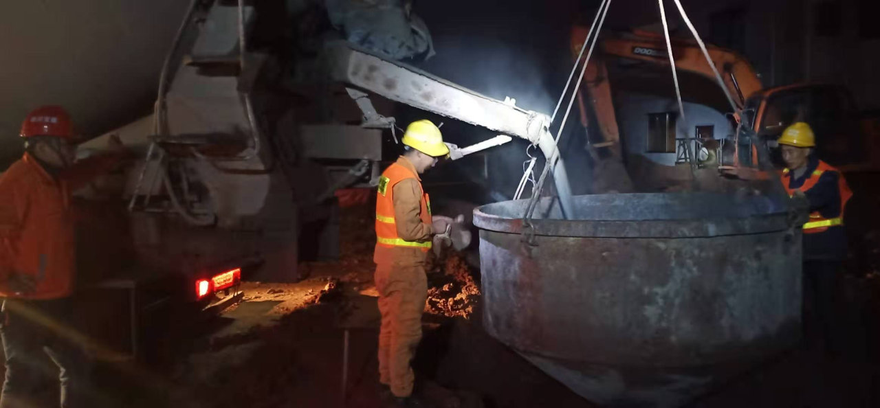 成樂(lè)擴(kuò)容新建段樂(lè)夾大道跨線橋首根樁基澆筑成功