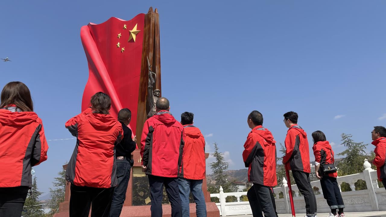 重走長(zhǎng)征路 學(xué)百年黨史