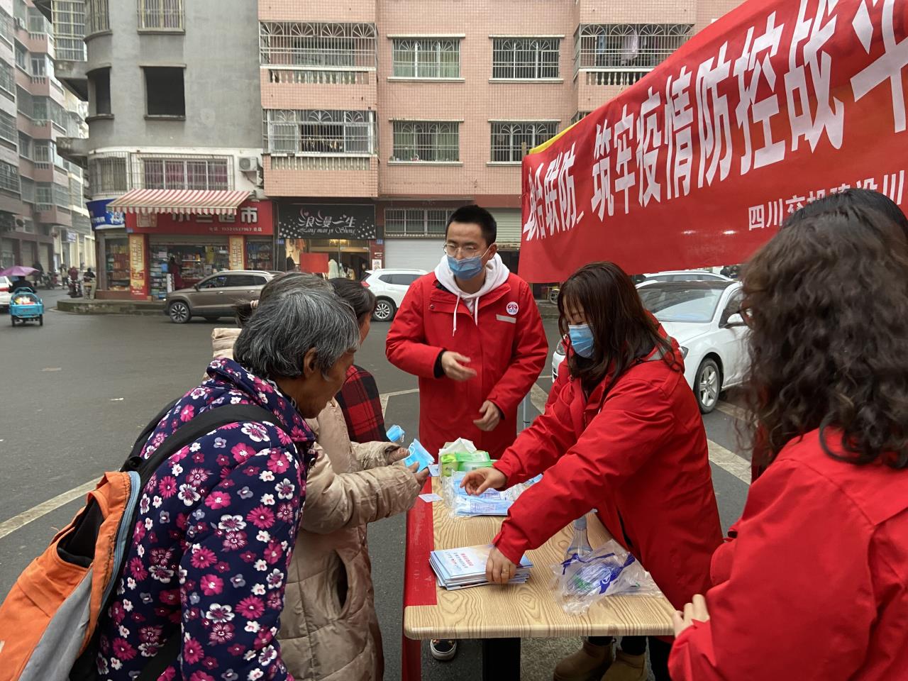 講解防疫知識(shí).jpg