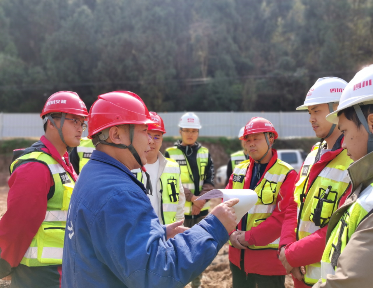 文明施工  安全先行 —成綿擴容TJ2項目部開展用電安全專題培訓(xùn)