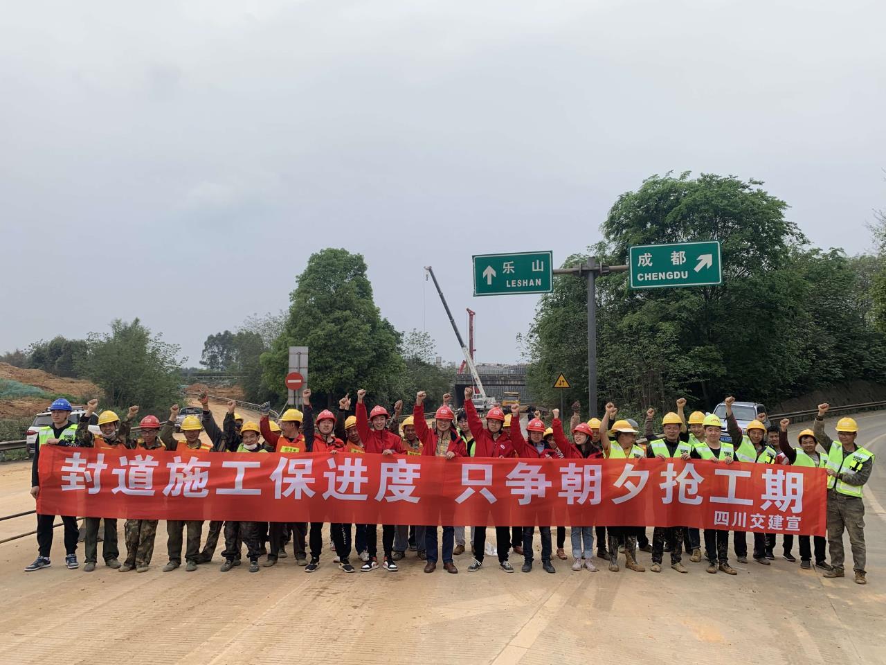 半幅封閉施工  向年底通車目標(biāo)沖刺！