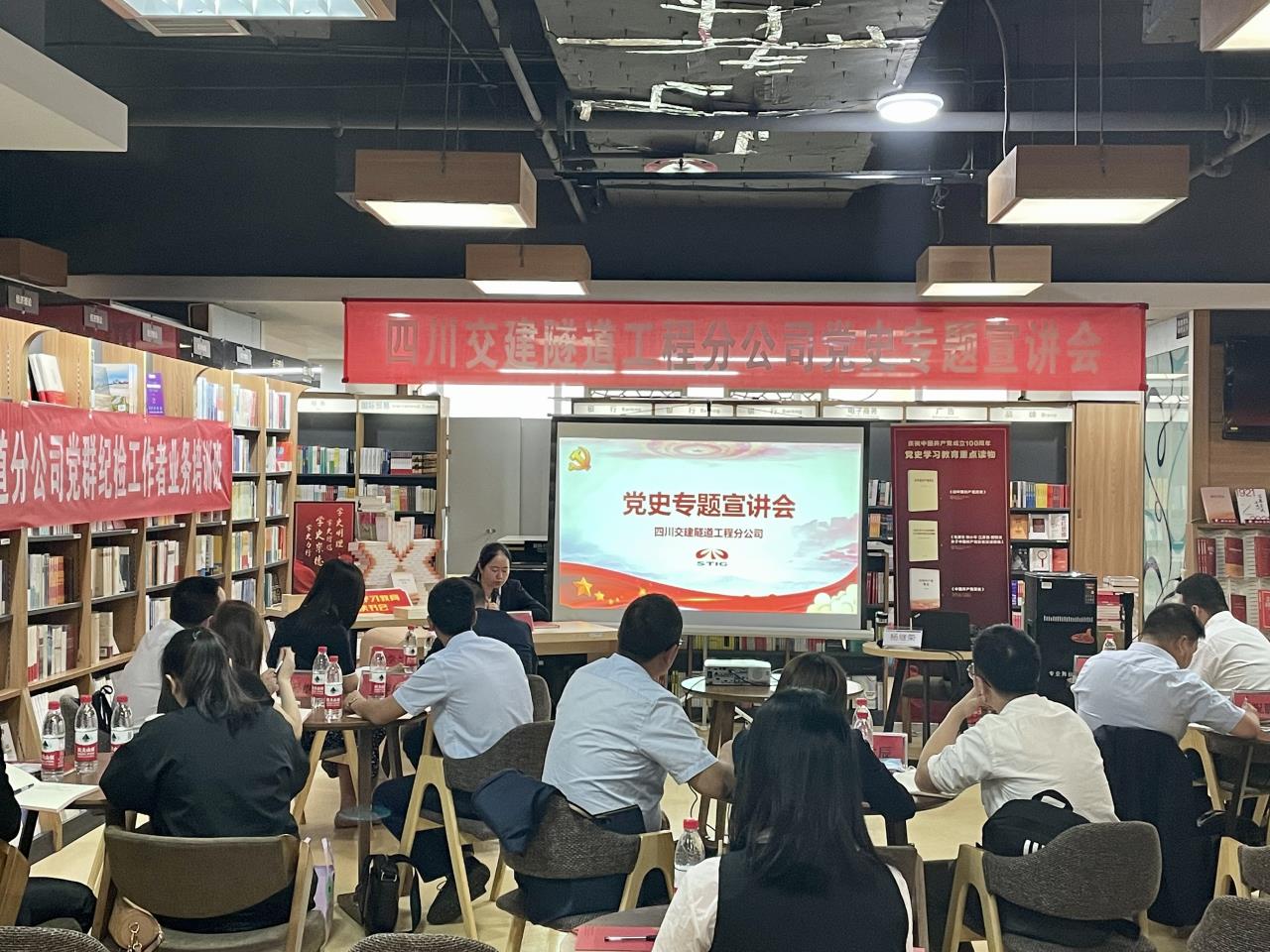 “走新”又“走心”，黨史學(xué)習(xí)教育“活起來(lái)，深下去”