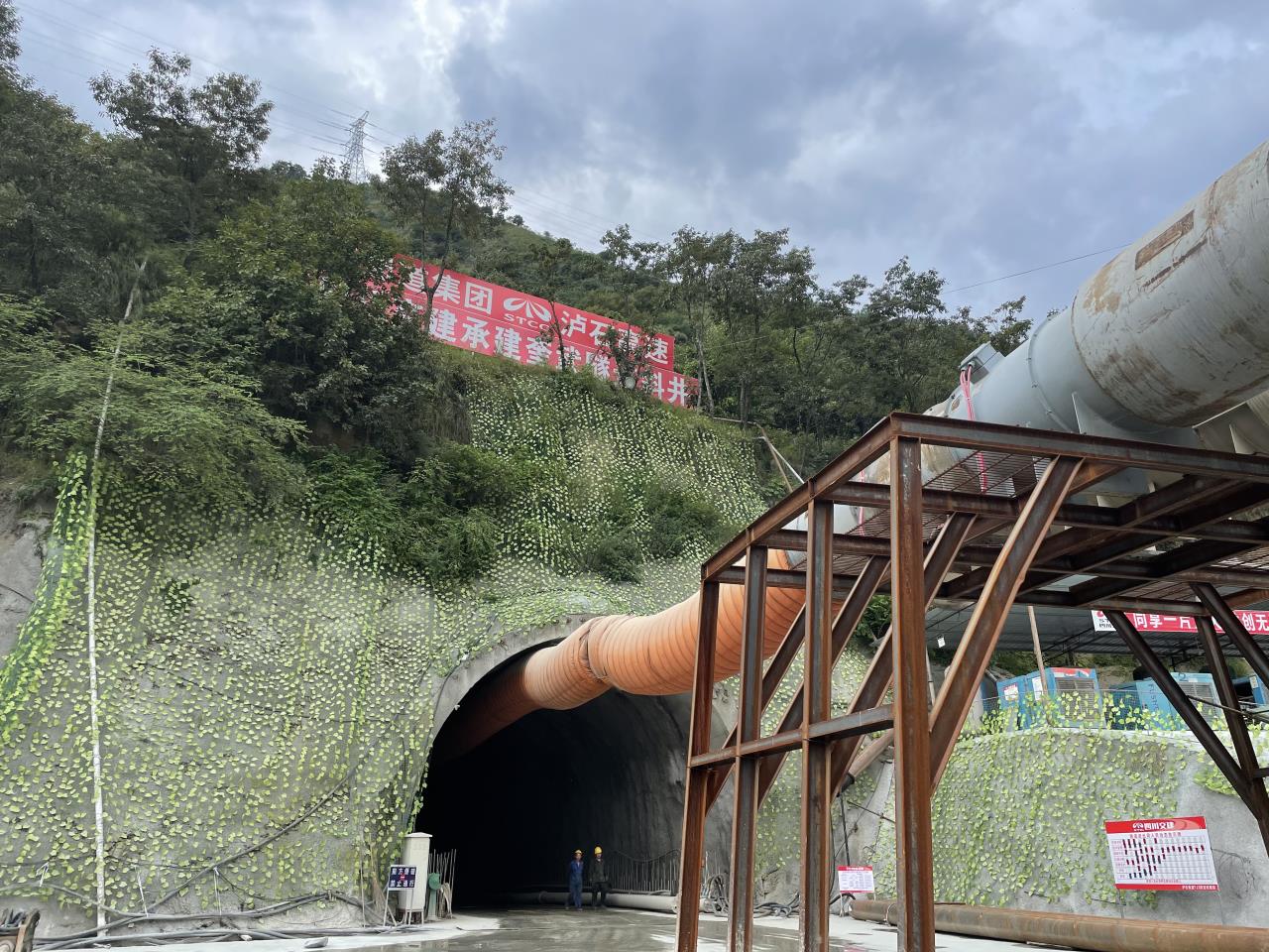 年底沖刺加速度！瀘石高速TJ3標(biāo)隧道 掘進(jìn)超3000米