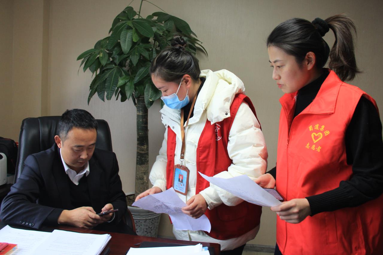 “團(tuán)結(jié)鄰里、共融共建”——路面工程分公司機(jī)關(guān)黨支部與團(tuán)結(jié)社區(qū)黨總支聯(lián)合開展防電信詐騙活動