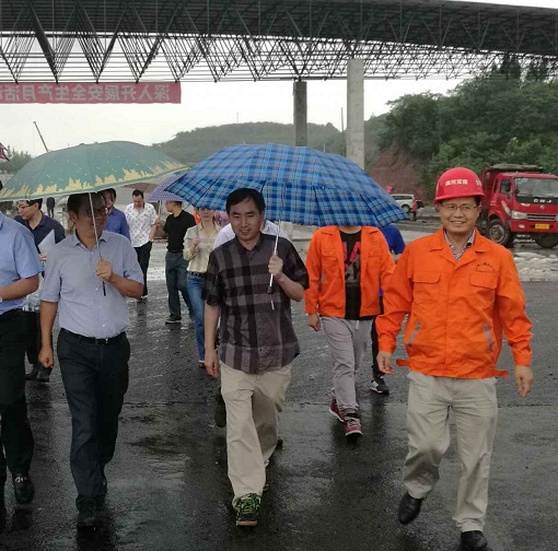 省交通運(yùn)輸廳黨組成員、紀(jì)檢組組長杜世相一行赴建設(shè)公司承建資陽城南大道項(xiàng)目現(xiàn)場調(diào)研指導(dǎo)工作